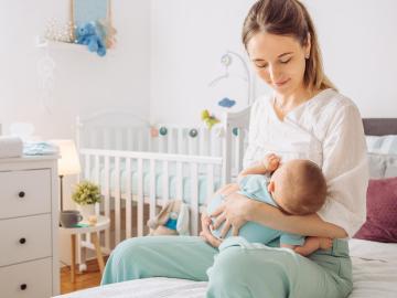 Správná technika kojení: Jak na přisátí miminka