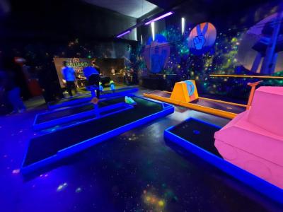 NEON MINIGOLF