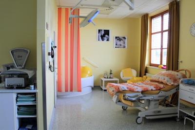 Porodnice Jičín a.s., Gynekologicko - porodnické oddělení: Porodní sál i s vanou.