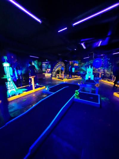 NEON MINIGOLF