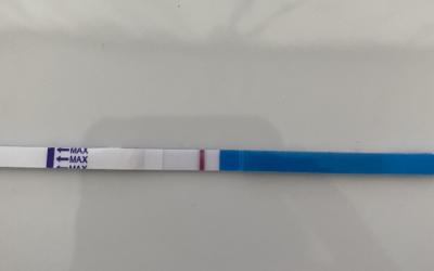 Testování a těhotenský test | Je tam duch? Slabá čárka v testu