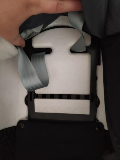 Autosedačky | Odlepený polystyrén v Cybex Cloud Platinum Q