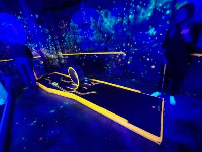 NEON MINIGOLF