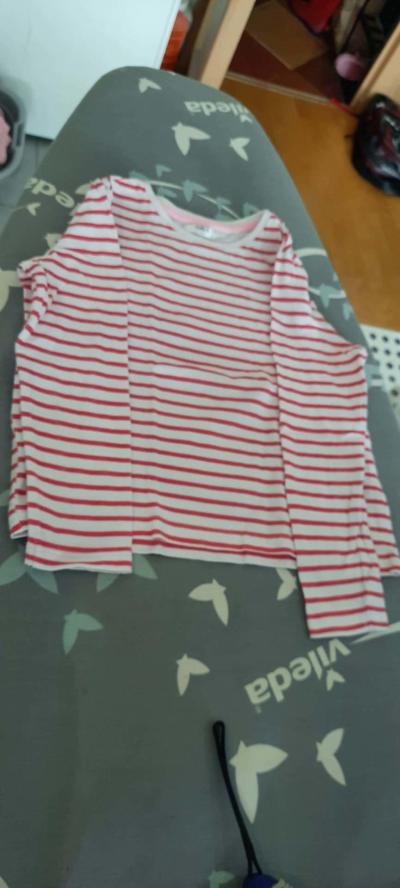 2x dívčí tričko značky girls, vel. 122.