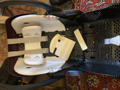 Autosedačky | Odlepený polystyrén v Cybex Cloud Platinum Q