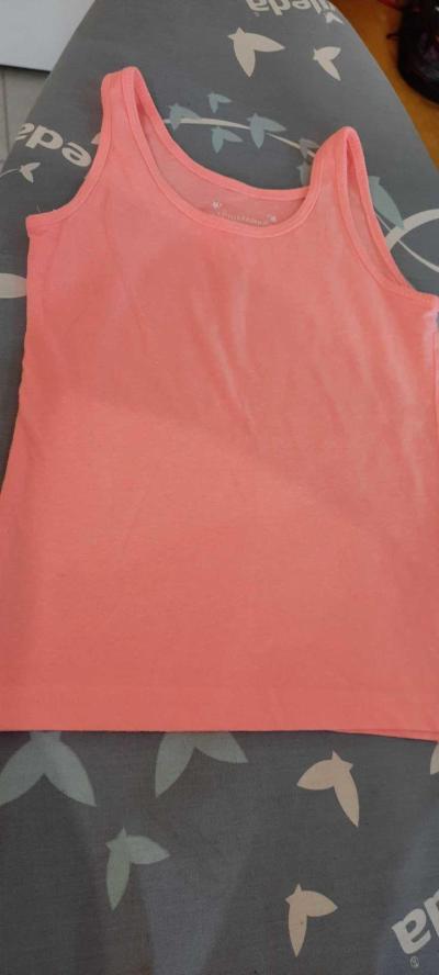 2 dívčí tílko značky Primark, vel. 6-7let.