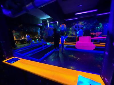 NEON MINIGOLF
