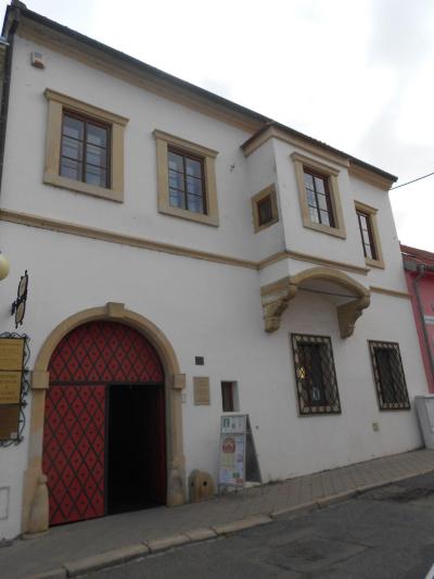 HUSTOPEČE