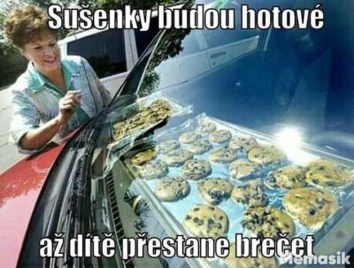 Miminko | Dite nechane v autě