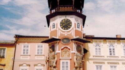 Hostinné - radnice s obry