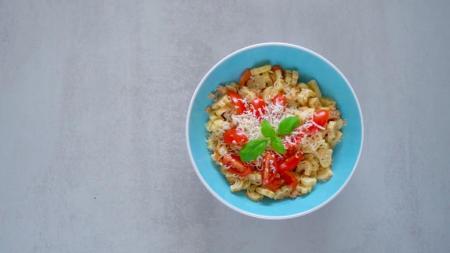 Těstoviny s tuňákem a cherry rajčátky