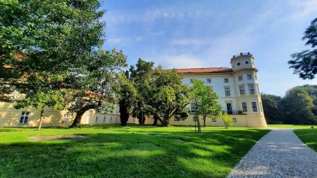 ZÁMEK + PARK