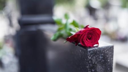 "Zemřela ti tchyně" oznámila mi kamarádka. Ani manželovi nikdo nedal vědět