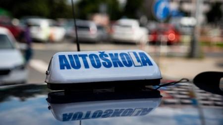 Vybíráte autoškolu? 6 tipů, na co si rozhodně dávat pozor