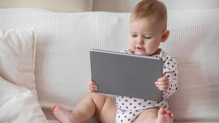 Snacha honí kariéru a moje vnoučata jsou závislá na tabletech. Už nedokážu mlčet