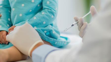 Jaké existují reakce na očkování u dětí?