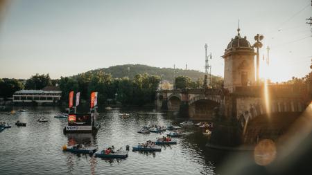 Letní kino v samém srdci Prahy: Na Vltavě promítalo VOYO své největší hity