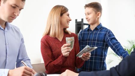 Výživné už nemusí znamenat boj každé dva roky. Soud ho nově může zvýšit dopředu