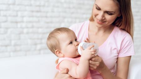 Batolecí mléčná výživa vs. kravské mléko. Znáte všechny rozdíly?