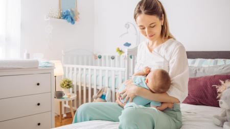 Správná technika kojení: Jak na přisátí miminka