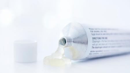 Spermicidy: Jak fungují a kdy je máme využít?