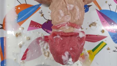 Erotický dort penis z muffinů z Lidlu