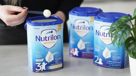 Otestovali jsme mléka Nutrilon Advanced. Jak jsou s nimi maminky a děti spokojené?