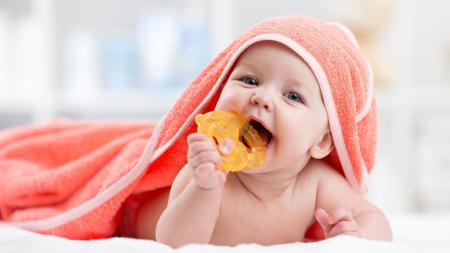 Bolest zoubků: Jak dětem ulevit při prořezávání