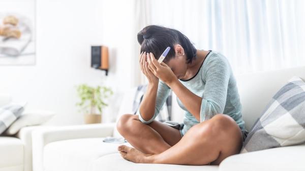 Falešně negativní test před menstruací. Test zopakujte5 dní po vynechání menstruace.