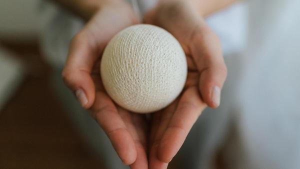 Světýlka Cotton Balls jsou nadčasovou dekorací nejen do každého dětského pokoje.