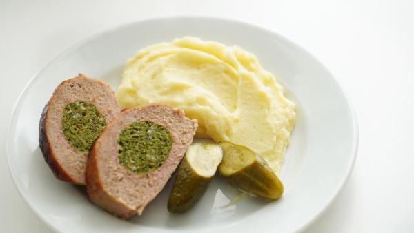 Masová rolka se sýrem a špenátem