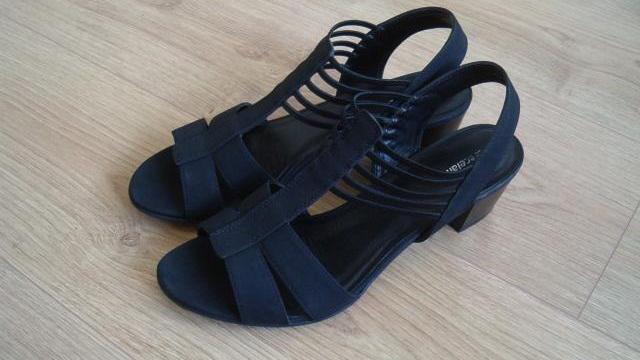Černé sandály sandálky boty na podpatku vel. 41