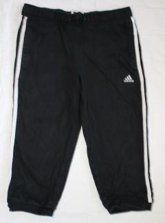 HO80. Černé 3/4 adidas tepláky 9-10 let