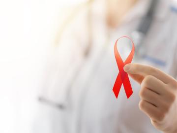 Může to být HIV? Jaké jsou příznaky nemoci