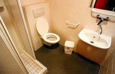 Porodnice Jablonec nad Nisou, p.o., Gynekologicko-porodnické oddělení: Koupelna pro budoucí maminky.