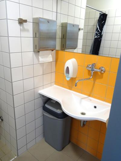 Porodnice Kladno, Oblastní nemocnice Kladno, nadstandardní pokoj, koupelna