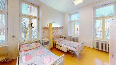 Porodnice Jindřichův Hradec, Nemocnice Jindřichův Hradec, a.s., Gynekologicko-porodnické oddělení: Vícelůžkový pokoj pro maminky.