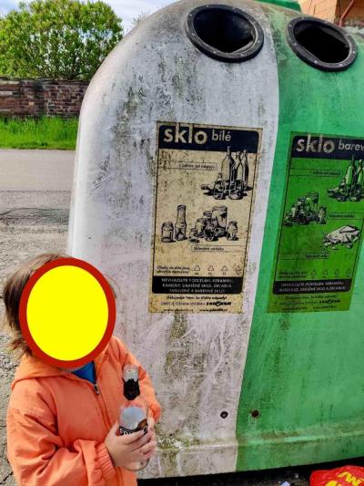Sklo