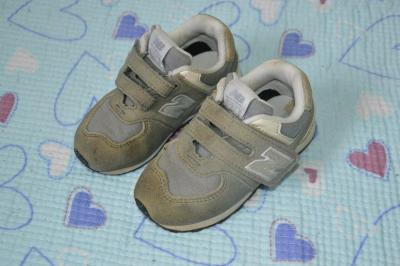 25 boty New Balance