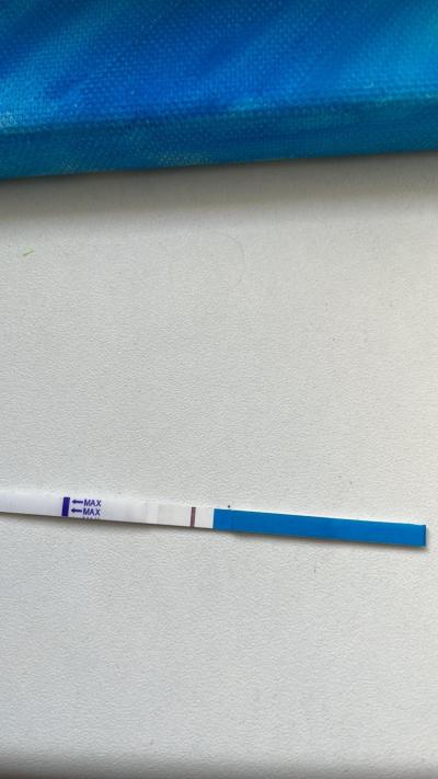 Testování a těhotenský test | Vidíte tam mini druhou čárku ?