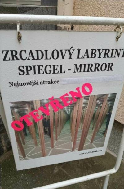Zrcadlové bludiště