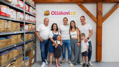 Olšákovi.cz je e-shop, který se zaměřuje převážně na dětské oblečení.
