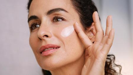 Stop pigmentovým skvrnám: Poznejte novinky z řady NIVEA Cellular Luminous630<sup>®</sup>