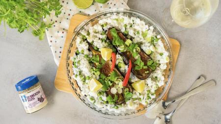 Pečený lilek s omáčkou z česnekove pasty, sójové omáčky, limety s hráškovou rýží