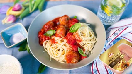 Masové kuličky v tomatové omáčce s bazalkou se špagetami