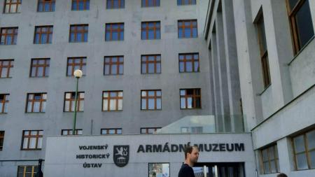 ARMÁDNÍ MUZEUM