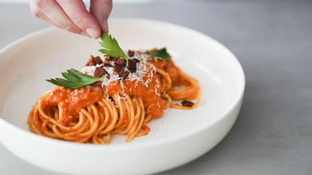 Balkánská kuchyně v naší redakci: Jak využít ajvar při vaření?