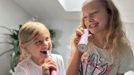 Mohou si děti rády čistit zoubky? Otestovali jsme kartáček Philips Sonicare for Kids