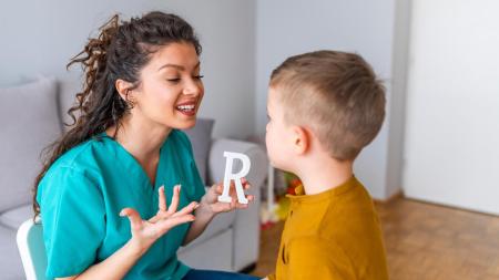 Rok a půl do školy: Dokáže můj syn s dysfázií zvládnout tu cestu?
