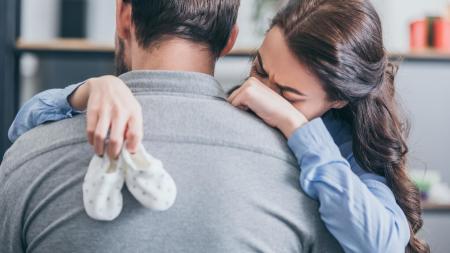 „Vždyť to ještě nebylo dítě,“ a další nevyžádané rady od okolí, když potratíte